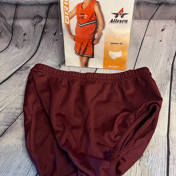 🌻Burgundy briefs - Picture 1 of 4